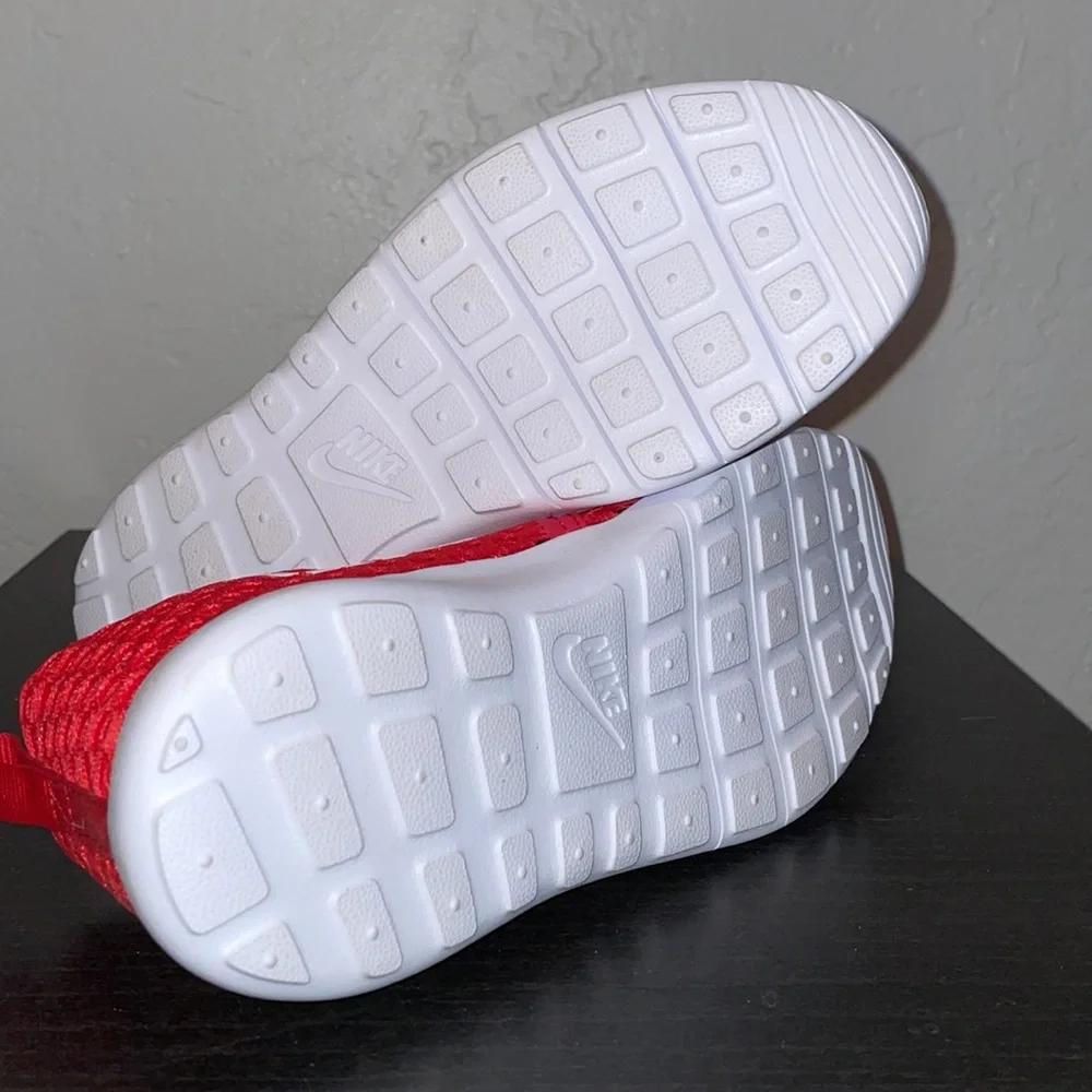 Red Nike Roche - Picture 4 of 5